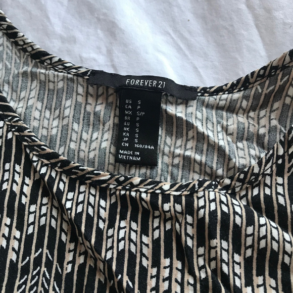 FOREVER 21 Cropped Top Black & Tan Print GUC | S - Picture 5 of 6